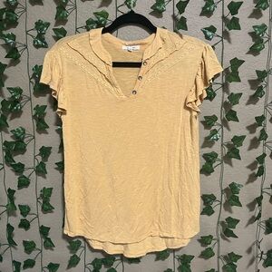 Maurice’s yellow top